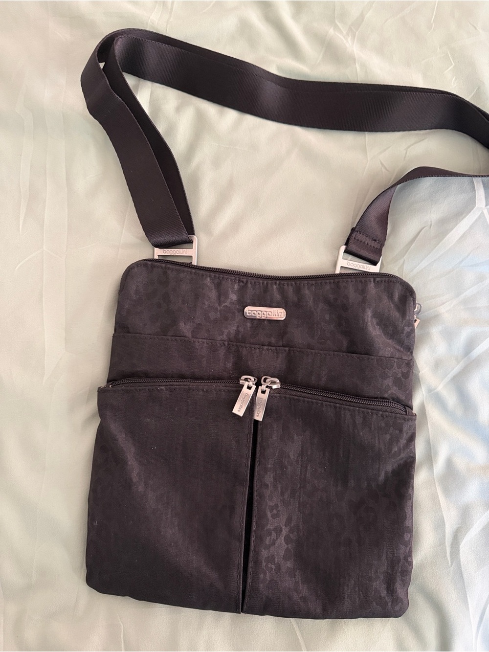 Baggallini Black Crossbody with Subtle Leopard Print w7